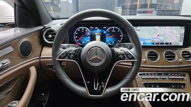 Mercedes-Benz E-Class 2021 — фото 18