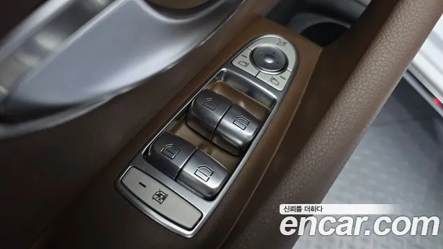 Mercedes-Benz E-Class 2021 — фото 20