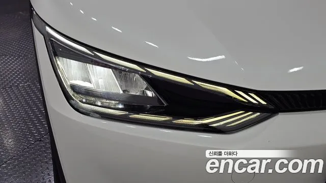 Kia EV6 2022 — фото 8