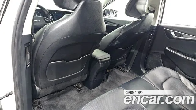 Kia EV6 2022 — фото 28