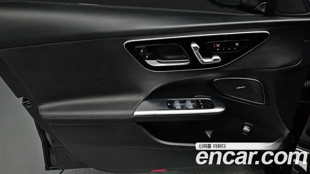 Mercedes-Benz C-Class 2024 — фото 14