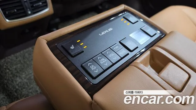 Lexus ES 2017 — фото 18