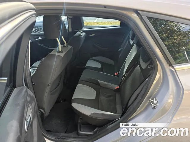Ford Focus 2014 — фото 11