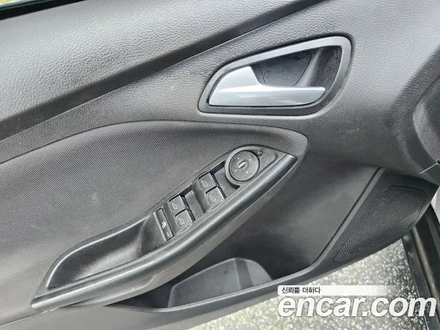 Ford Focus 2014 — фото 12