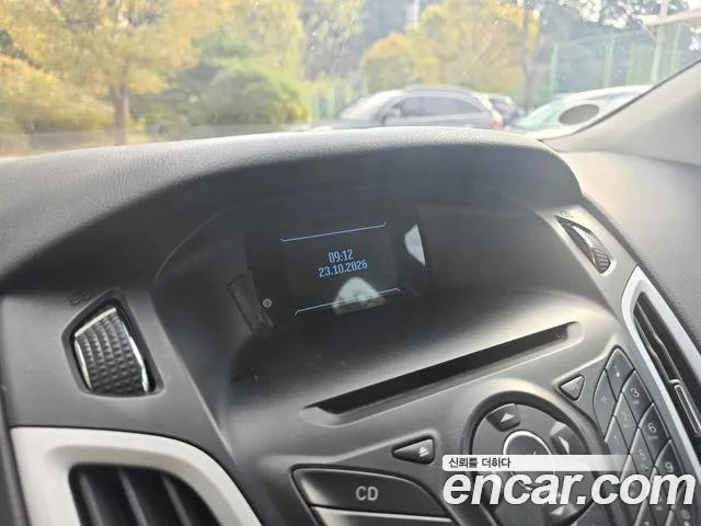 Ford Focus 2014 — фото 17