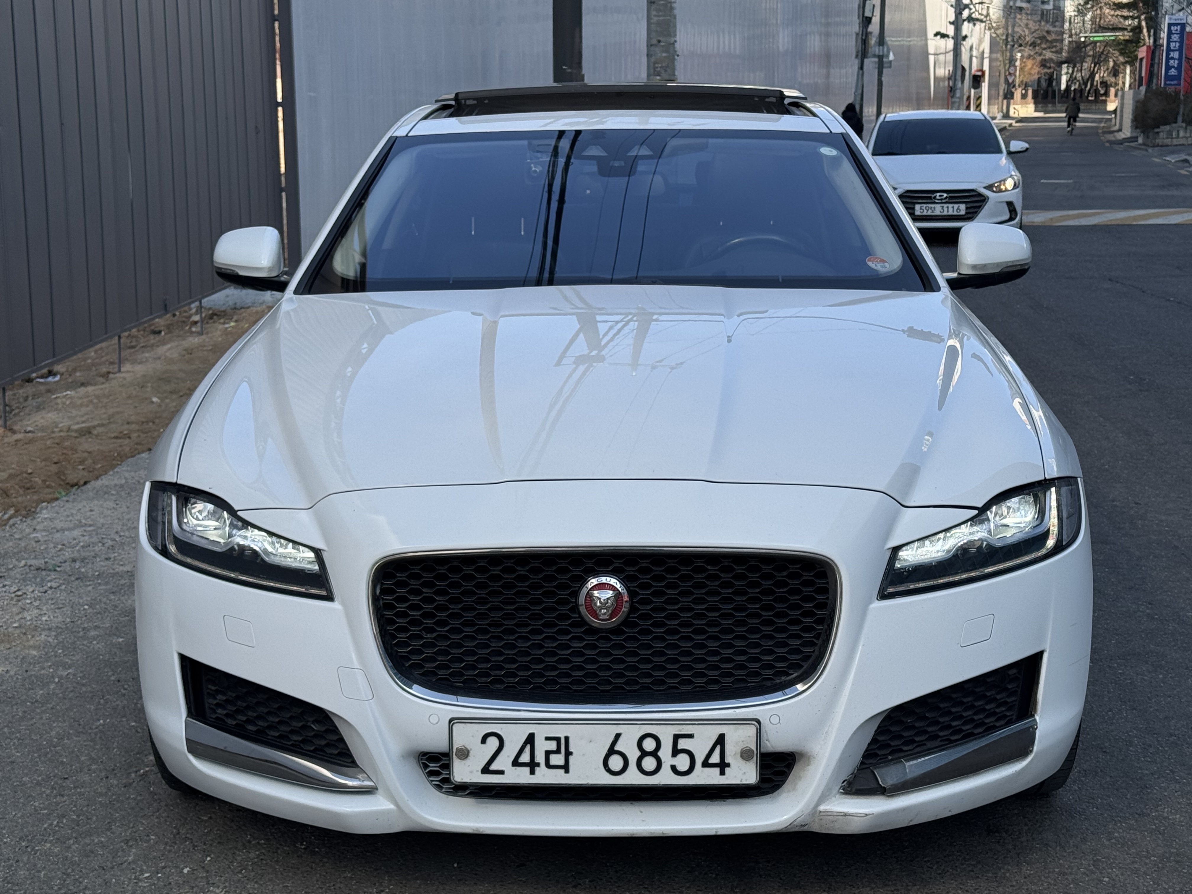 Jaguar XF 2017 — фото осмотра 1