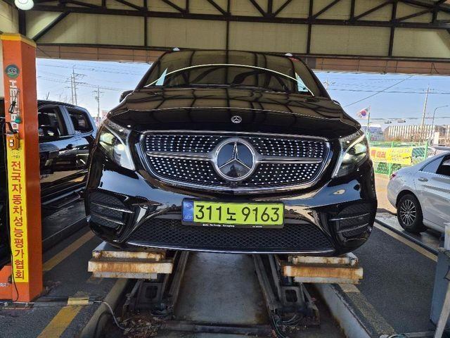 Mercedes-Benz V-Class 2023 — фото осмотра 1