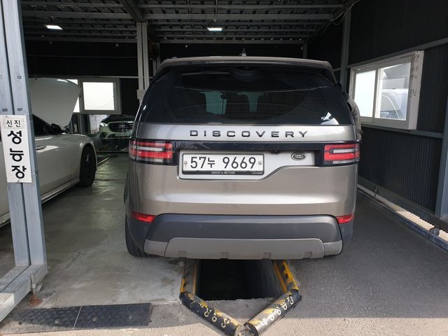 Land Rover Discovery 2017 — фото осмотра 2