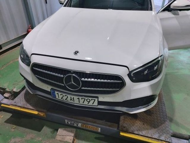 Mercedes-Benz E-Class 2023 — фото осмотра 1