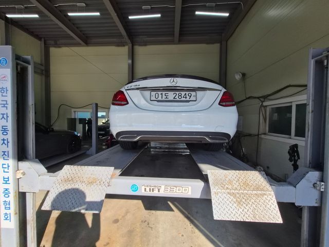 Mercedes-Benz C-Class 2018 — фото осмотра 2