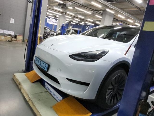 Tesla Model Y 2023 — фото осмотра 1