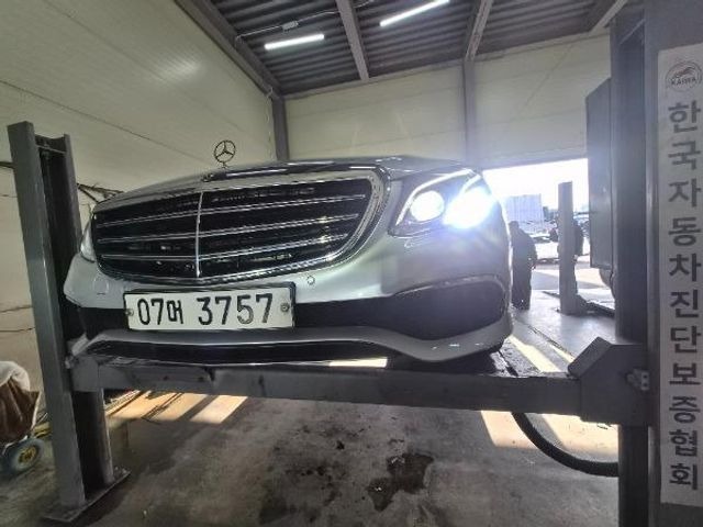 Mercedes-Benz E-Class 2018 — фото осмотра 1
