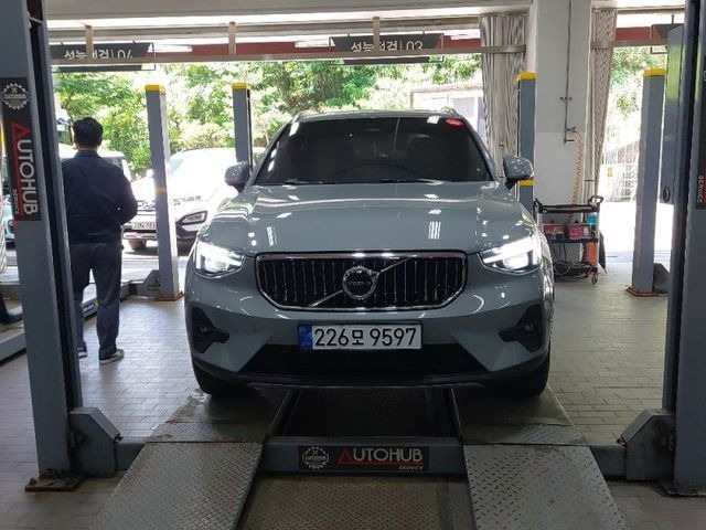 Volvo XC40 2025 — фото осмотра 1