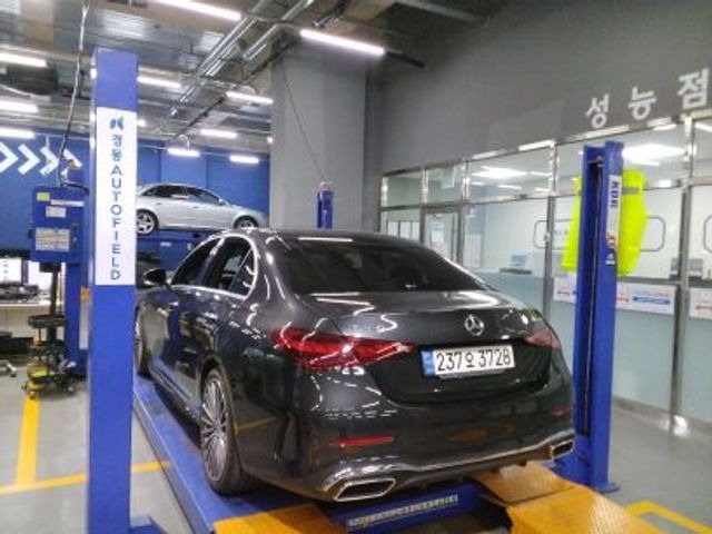 Mercedes-Benz C-Class 2023 — фото осмотра 2