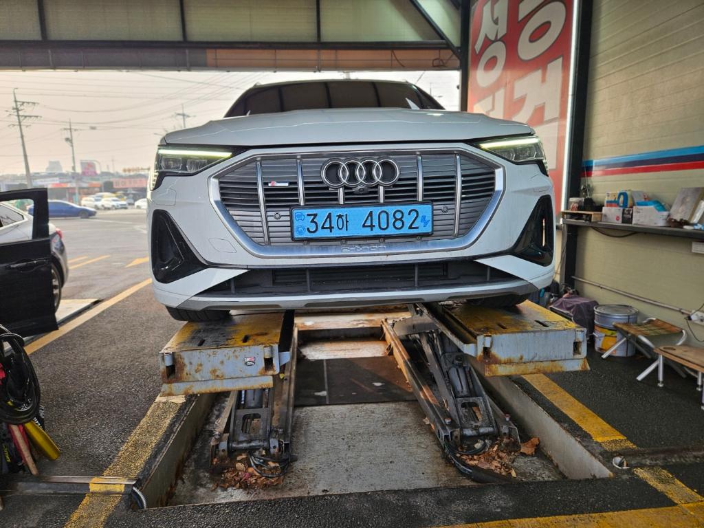 Audi e-tron 2022 — фото осмотра 1