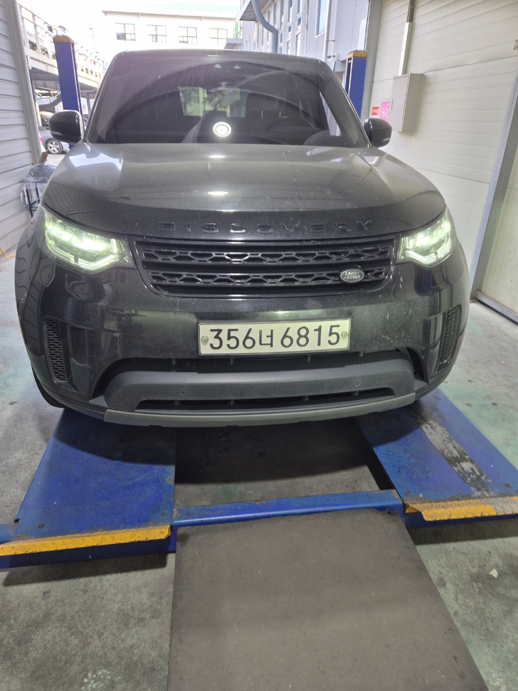 Land Rover Discovery 2018 — фото осмотра 1