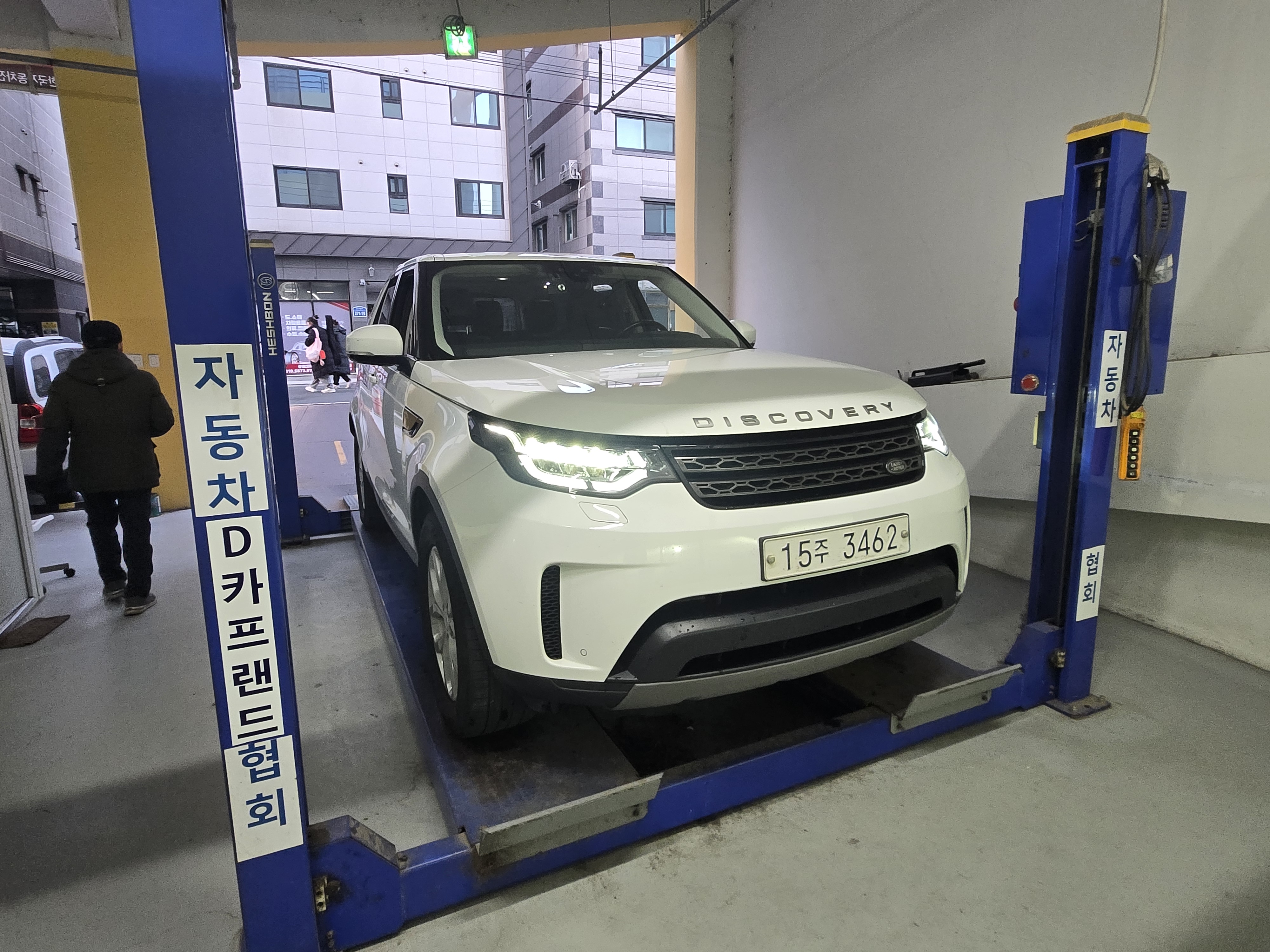 Land Rover Discovery 2018 — фото осмотра 1