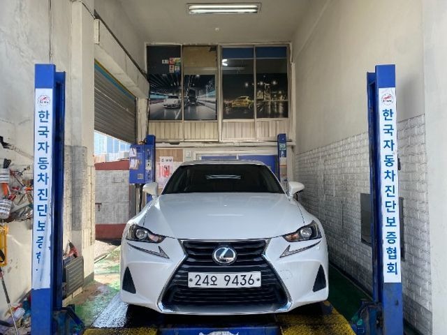 Lexus IS 2017 — фото осмотра 1