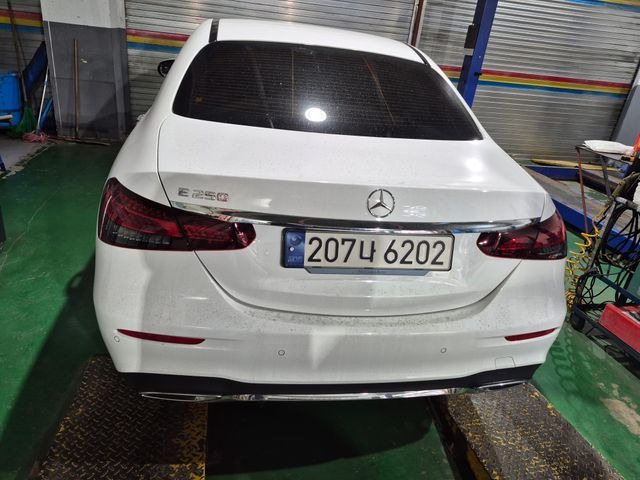 Mercedes-Benz E-Class 2023 — фото осмотра 2