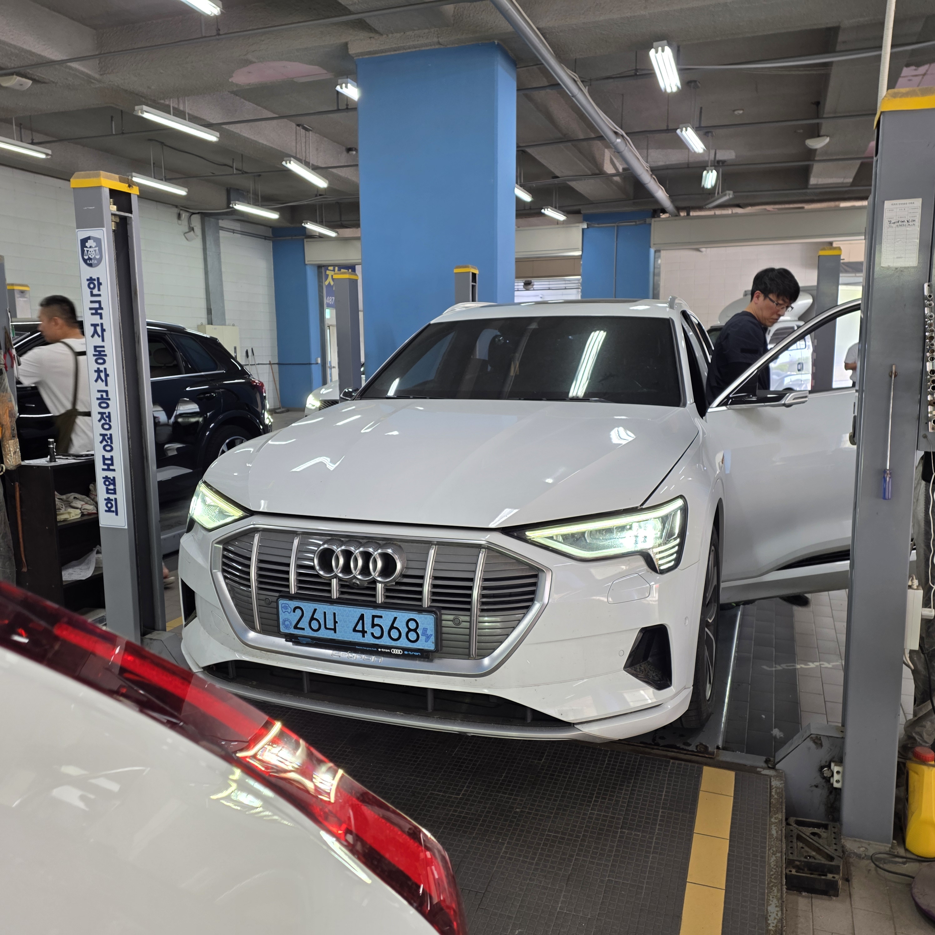 Audi e-tron 2020 — фото осмотра 1