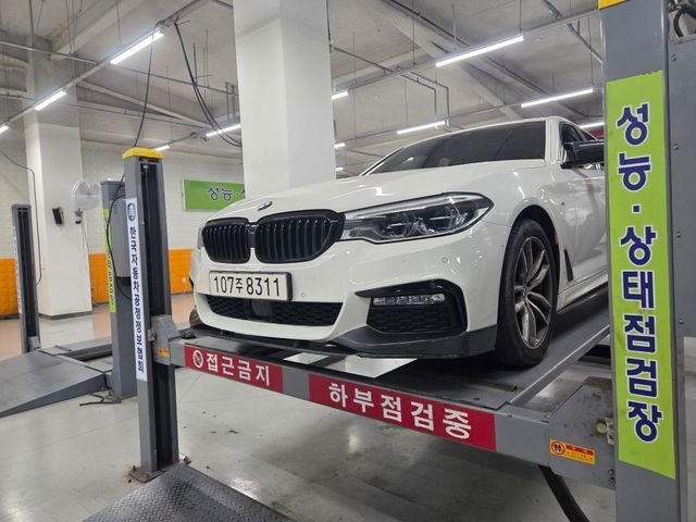 BMW 5-Series 2017 — фото осмотра 1