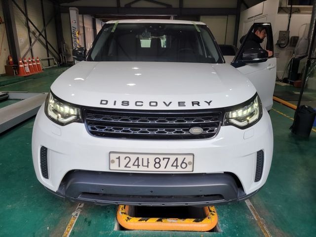Land Rover Discovery 2018 — фото осмотра 1