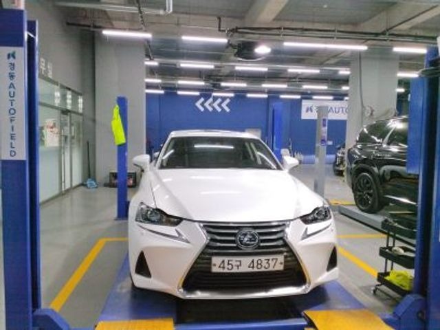Lexus IS 2019 — фото осмотра 1