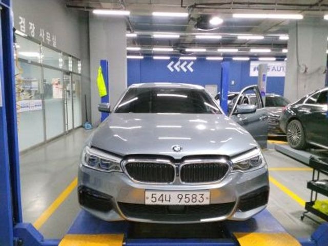BMW 5-Series 2019 — фото осмотра 1