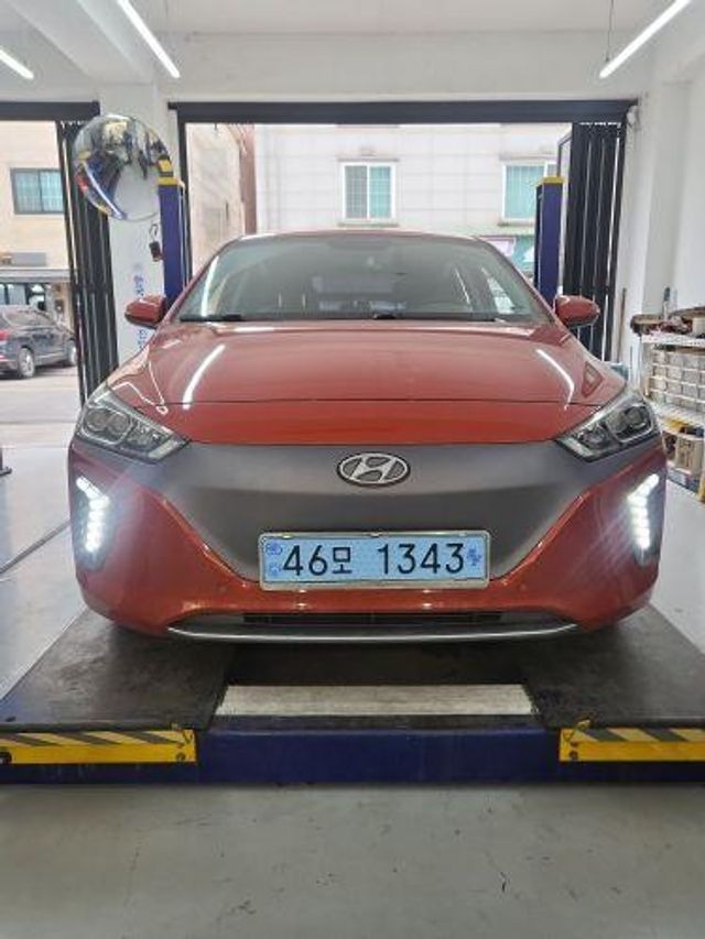 Hyundai Ioniq 2018 — фото осмотра 2