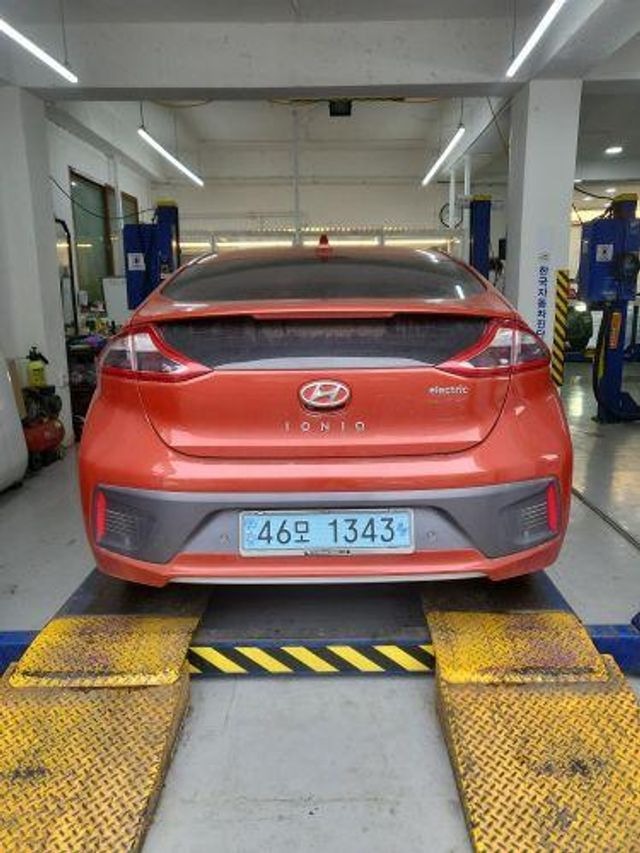 Hyundai Ioniq 2018 — фото осмотра 1