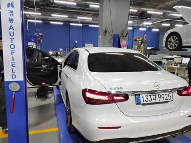Mercedes-Benz E-Class 2023 — фото осмотра 2