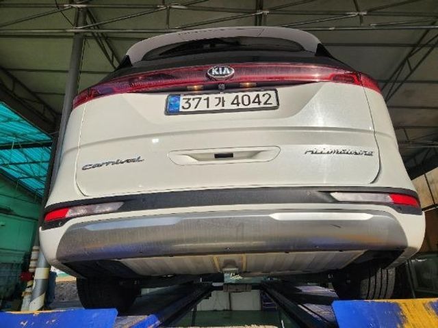Kia Canival 2021 — фото осмотра 2