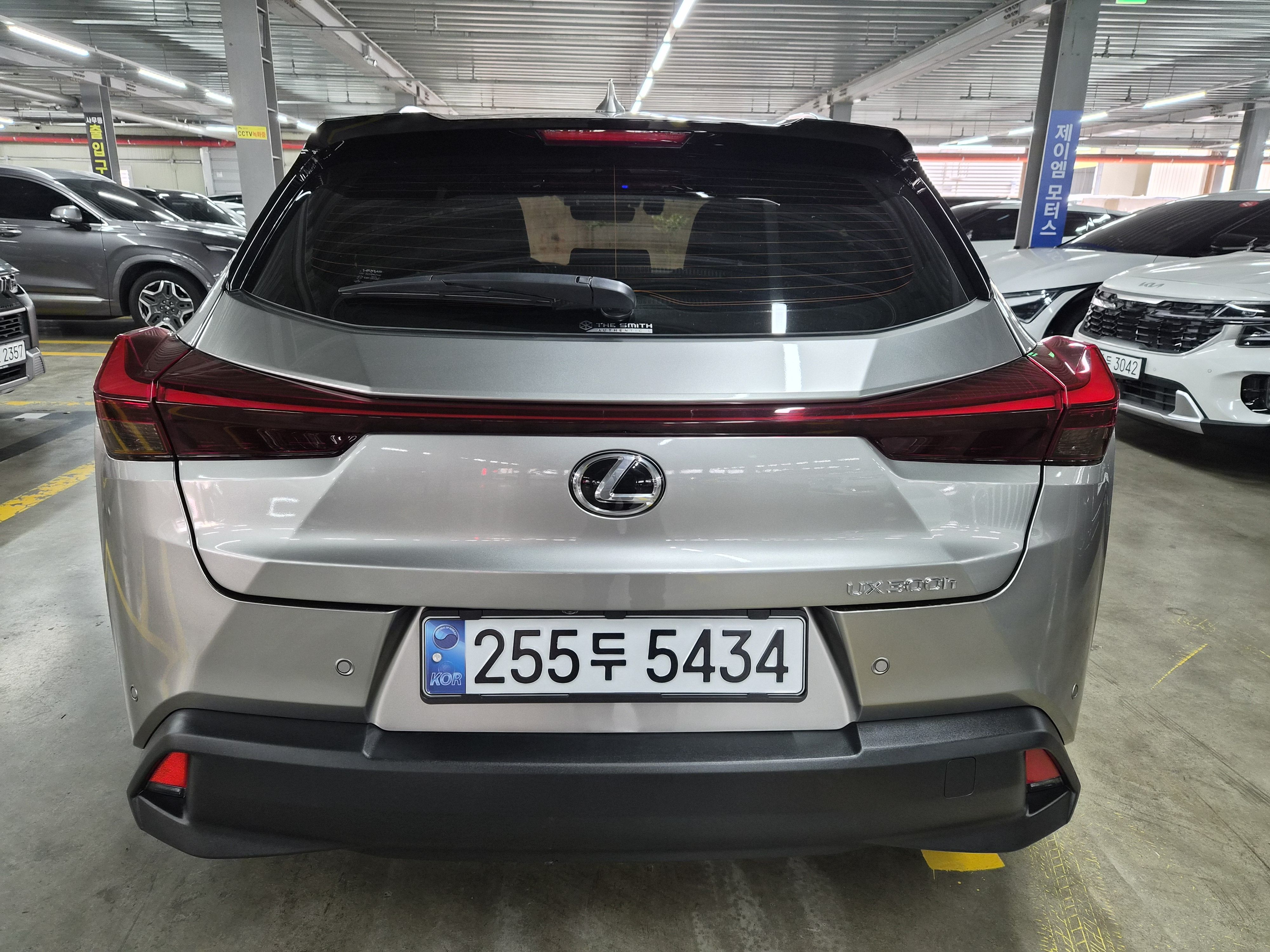 Lexus UX 2025 — фото осмотра 2