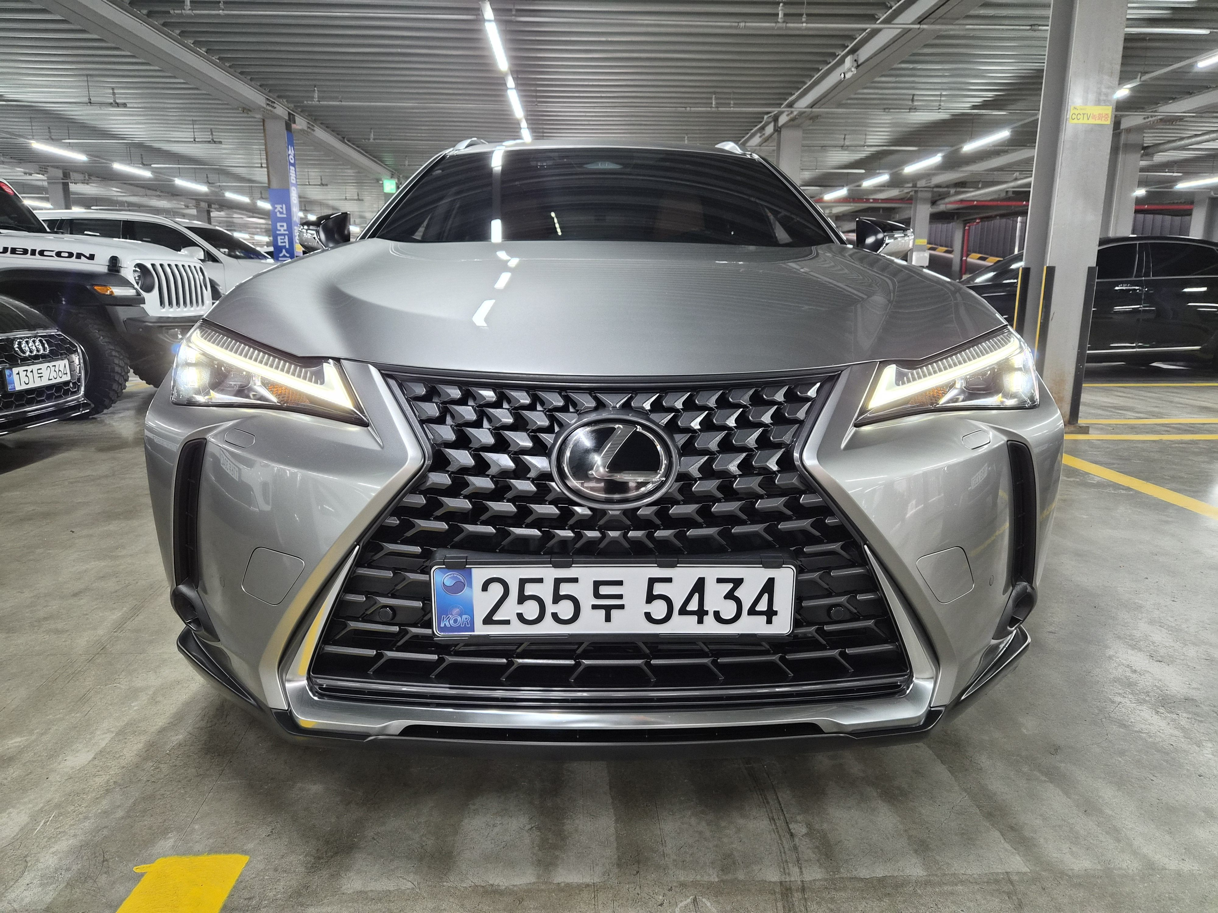Lexus UX 2025 — фото осмотра 1