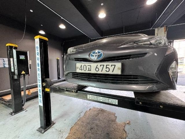 Toyota Prius 2017 — фото осмотра 1