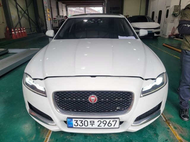 Jaguar XF 2017 — фото осмотра 1