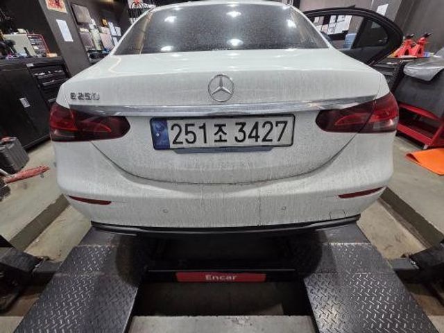 Mercedes-Benz E-Class 2023 — фото осмотра 2