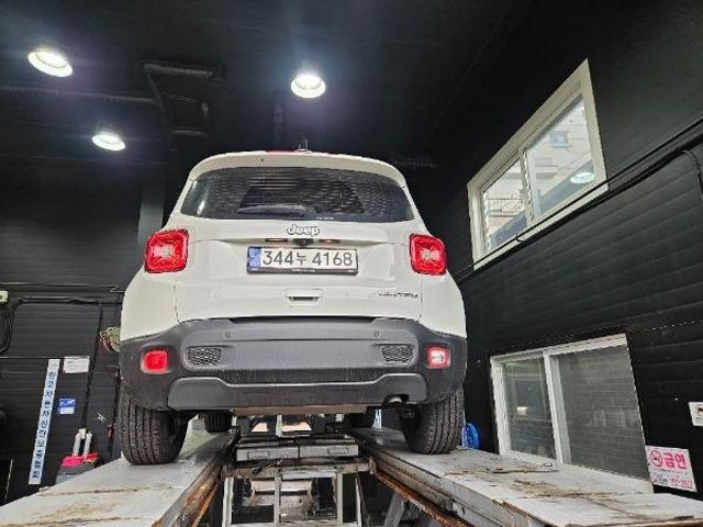 Jeep Renegade 2023 — фото осмотра 2