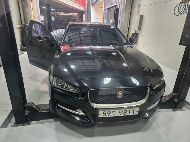 Jaguar XE 2018 — фото осмотра 1