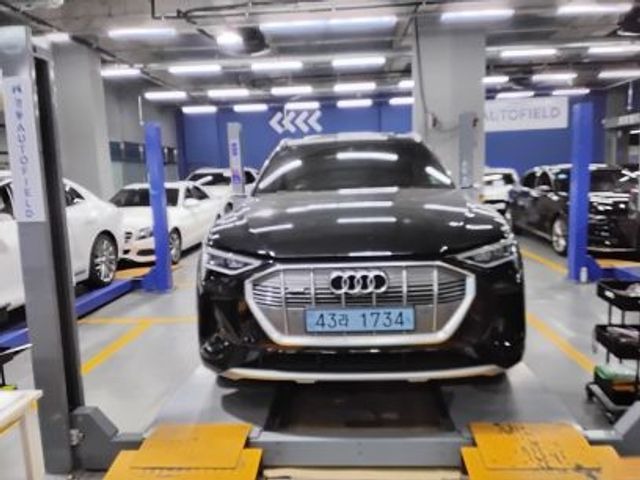 Audi e-tron 2022 — фото осмотра 1