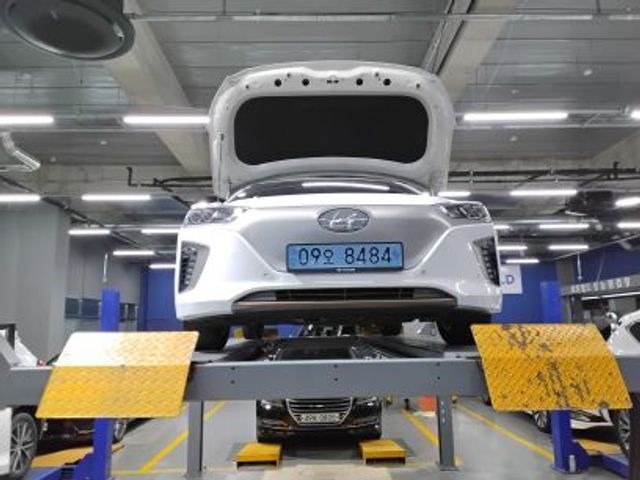 Hyundai Ioniq 2018 — фото осмотра 1