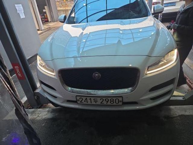 Jaguar F-PACE 2019 — фото осмотра 1