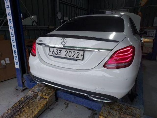 Mercedes-Benz C-Class 2018 — фото осмотра 2