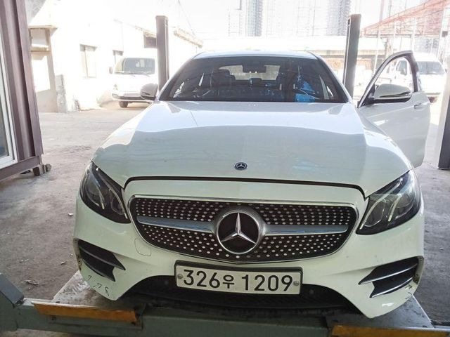 Mercedes-Benz E-Class 2018 — фото осмотра 1