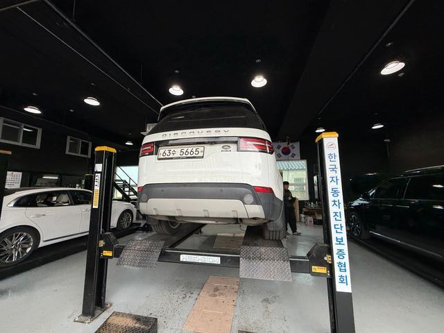 Land Rover Discovery 2017 — фото осмотра 2