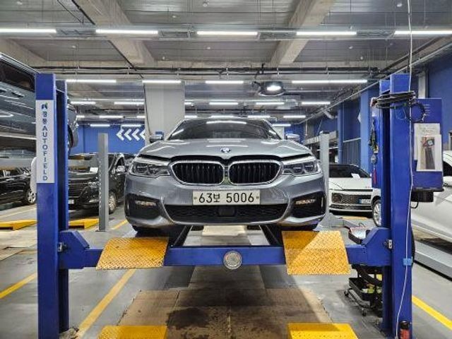 BMW 5-Series 2017 — фото осмотра 1