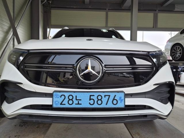 Mercedes-Benz EQB 2023 — фото осмотра 1