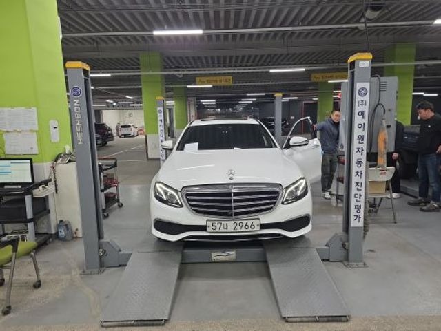 Mercedes-Benz E-Class 2018 — фото осмотра 1