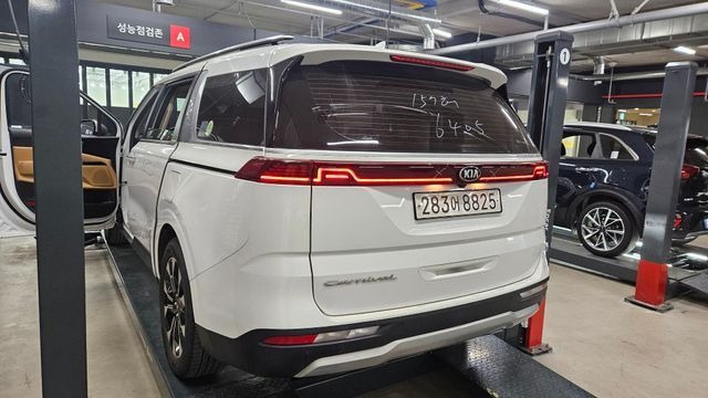 Kia Canival 2021 — фото осмотра 2