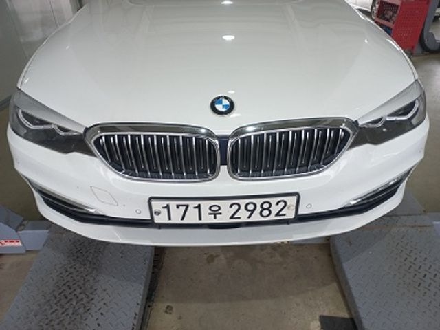 BMW 5-Series 2018 — фото осмотра 1